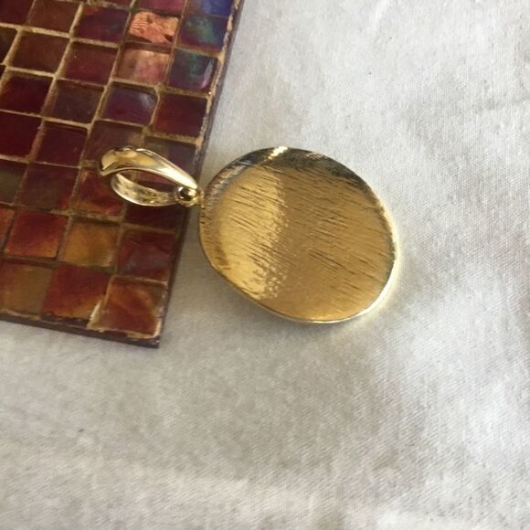 $8 ea or 3/$15 Goldtone Pendant - Picture 5 of 6